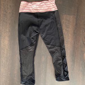 Lululemon black crops rare details sz 6